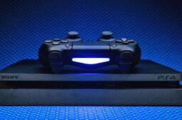 همه چیز راجع به قیمت پلی استیشن 4 اسلیم 1 ترابایت دو دسته